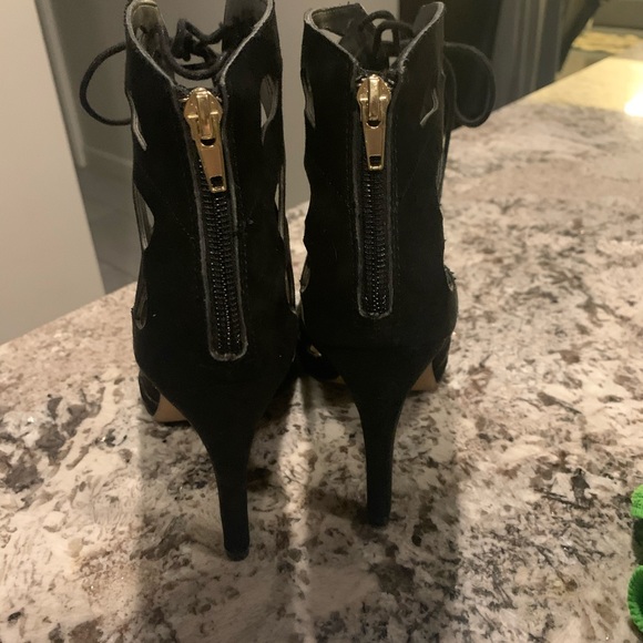 Black heels - Picture 3 of 3